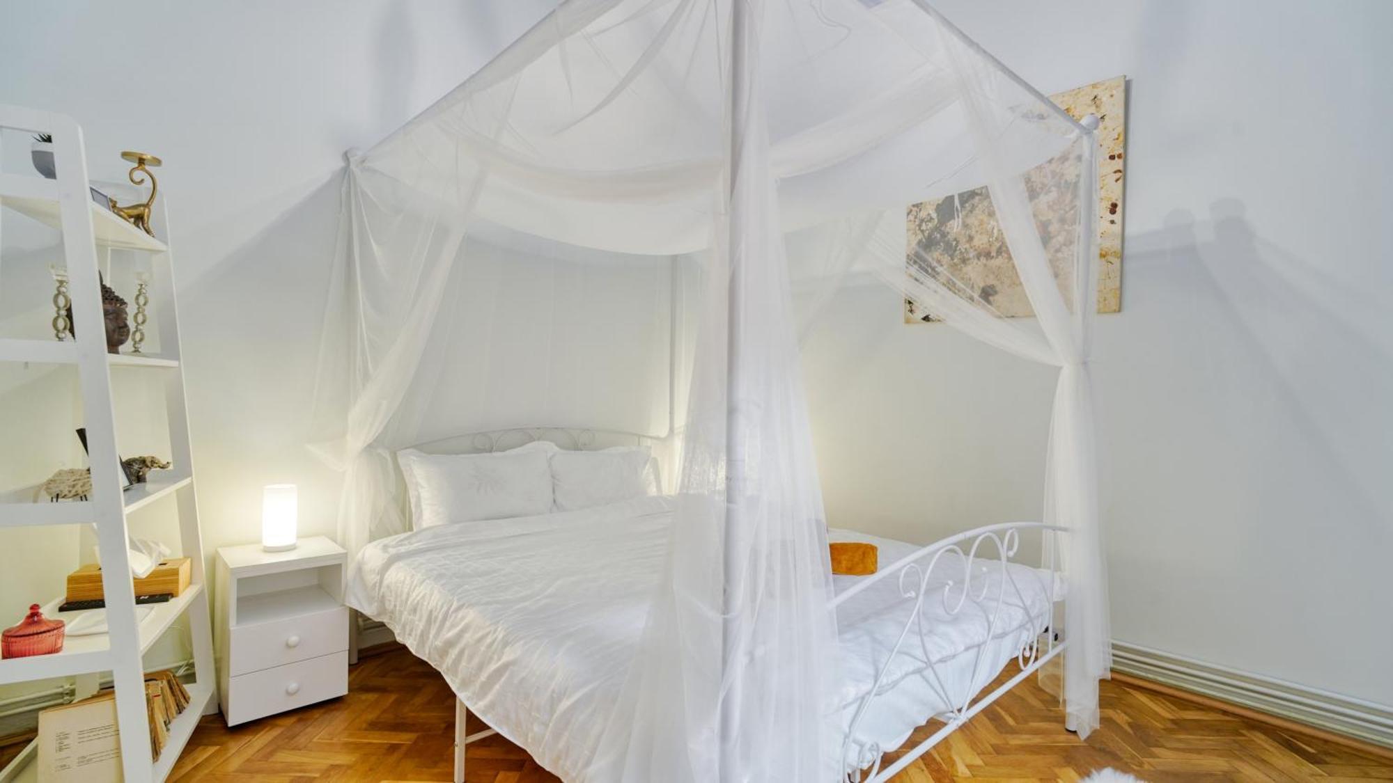 2 Bedroom Oldtown Mountain View With Private Terrace And High Ceilings Apartment Brasov