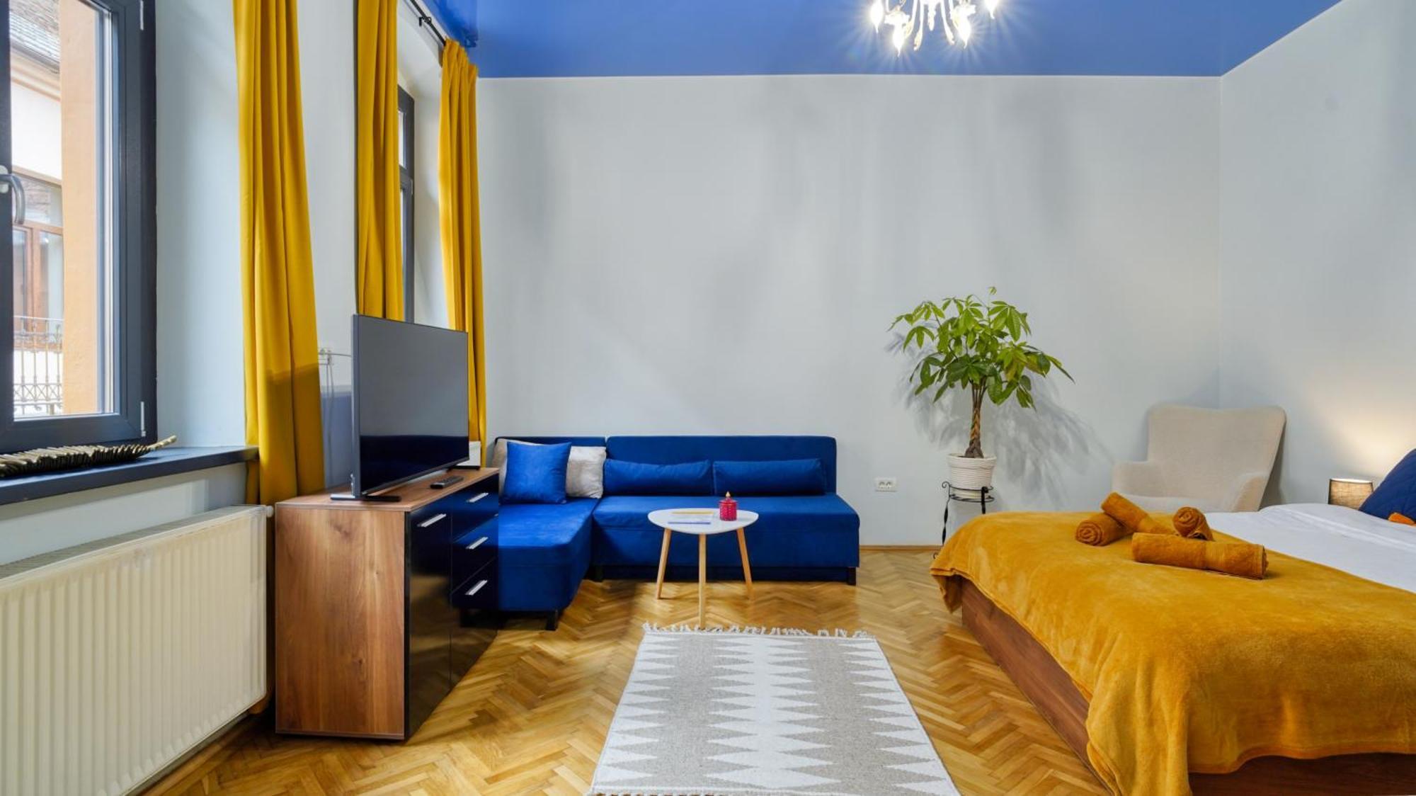 2 Bedroom Oldtown Mountain View With Private Terrace And High Ceilings *