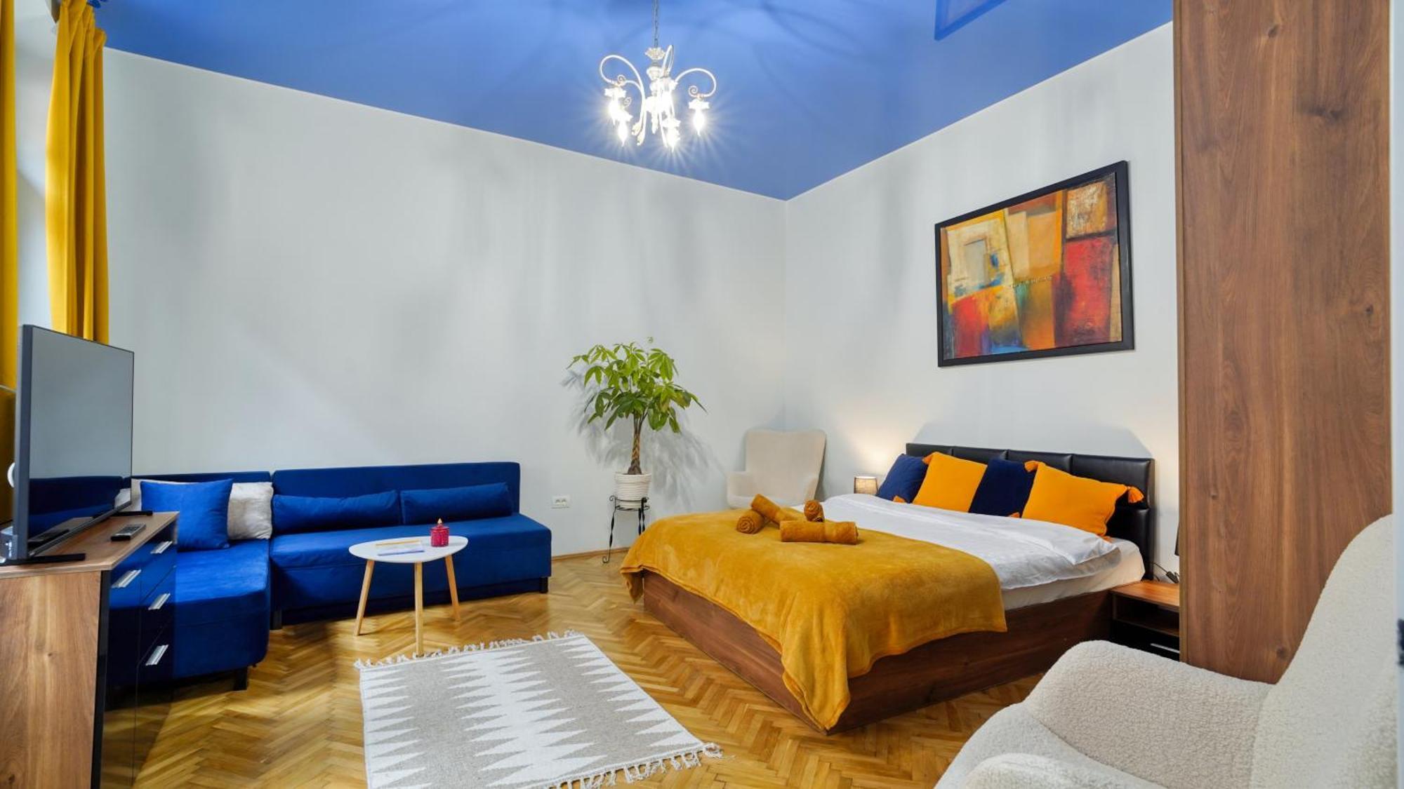 2 Bedroom Oldtown Mountain View With Private Terrace And High Ceilings Apartment Brasov