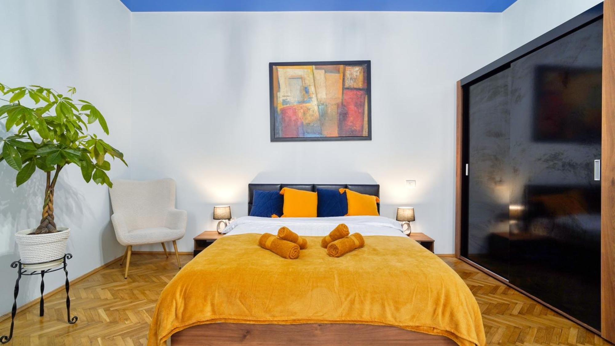 2 Bedroom Oldtown Mountain View With Private Terrace And High Ceilings Brasov