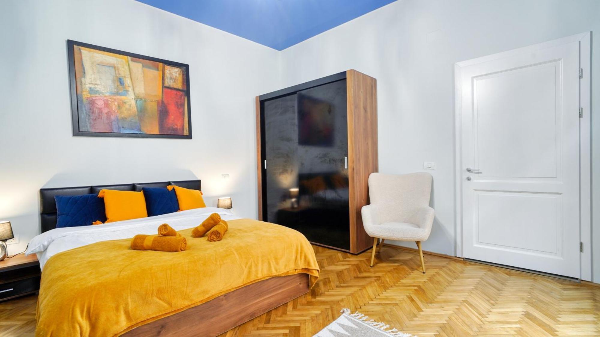 2 Bedroom Oldtown Mountain View With Private Terrace And High Ceilings Apartment *