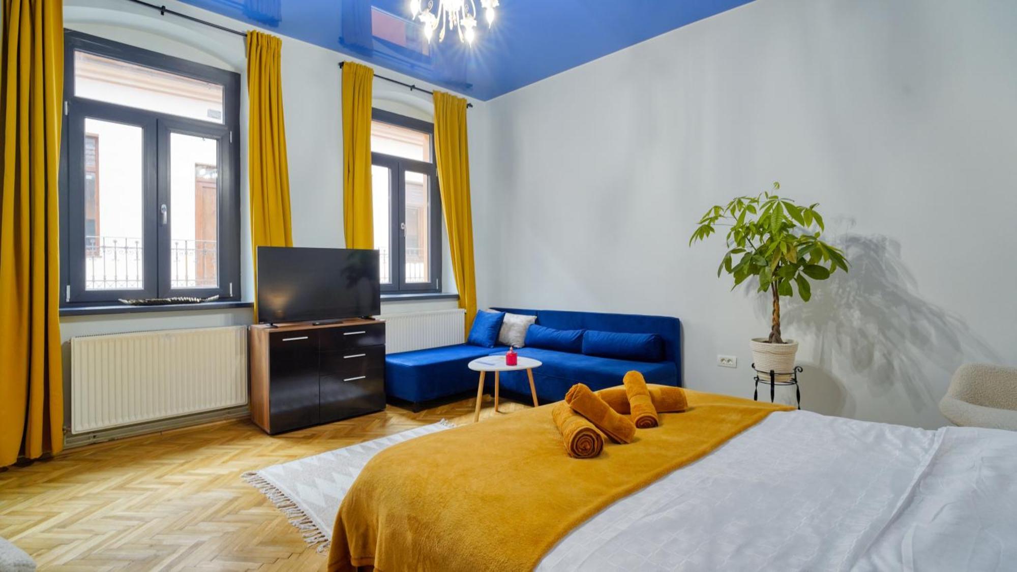 2 Bedroom Oldtown Mountain View With Private Terrace And High Ceilings