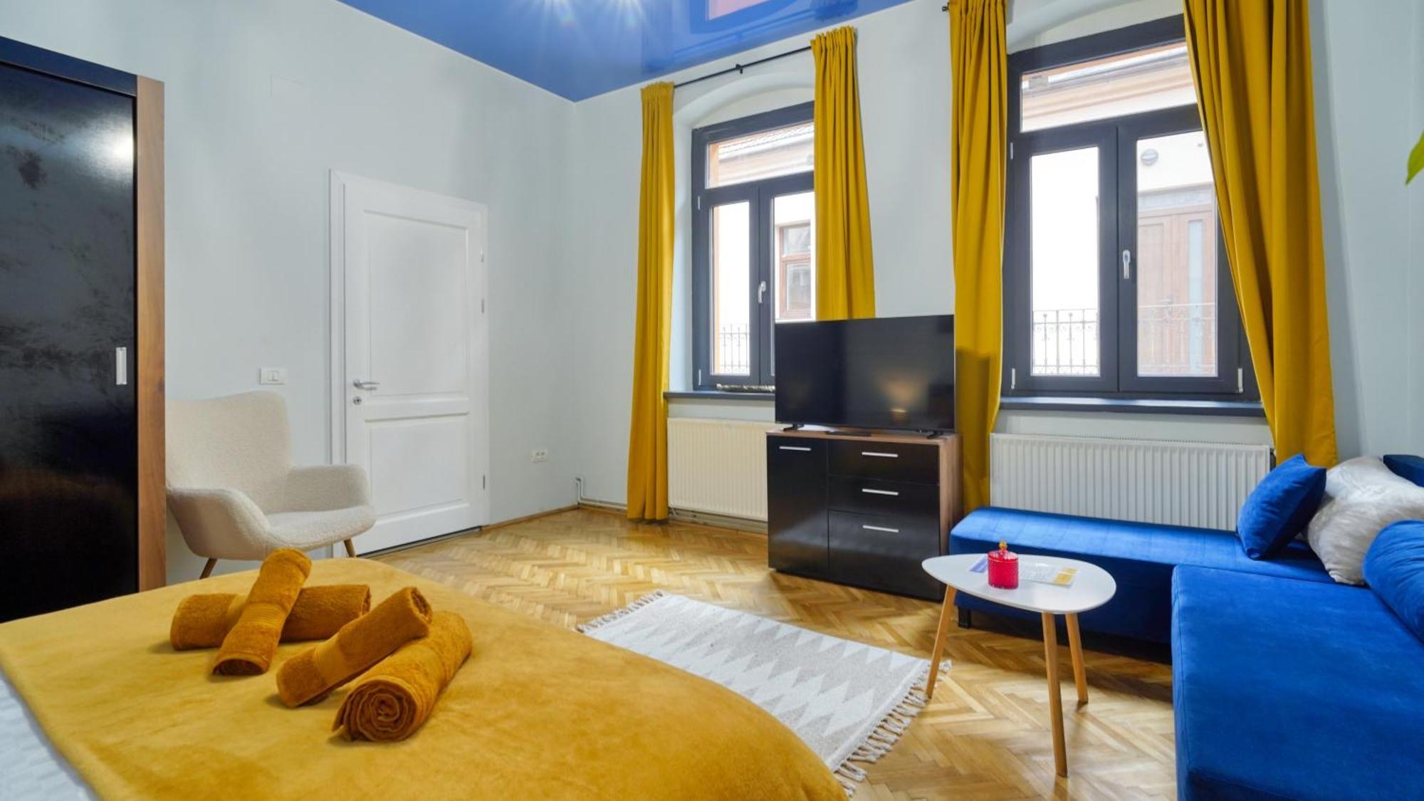 2 Bedroom Oldtown Mountain View With Private Terrace And High Ceilings Apartment